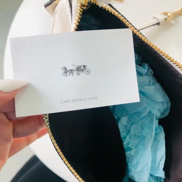 Coach Pebble Leather Chalk  Bag with Gold Chain - Picture 6 of 10